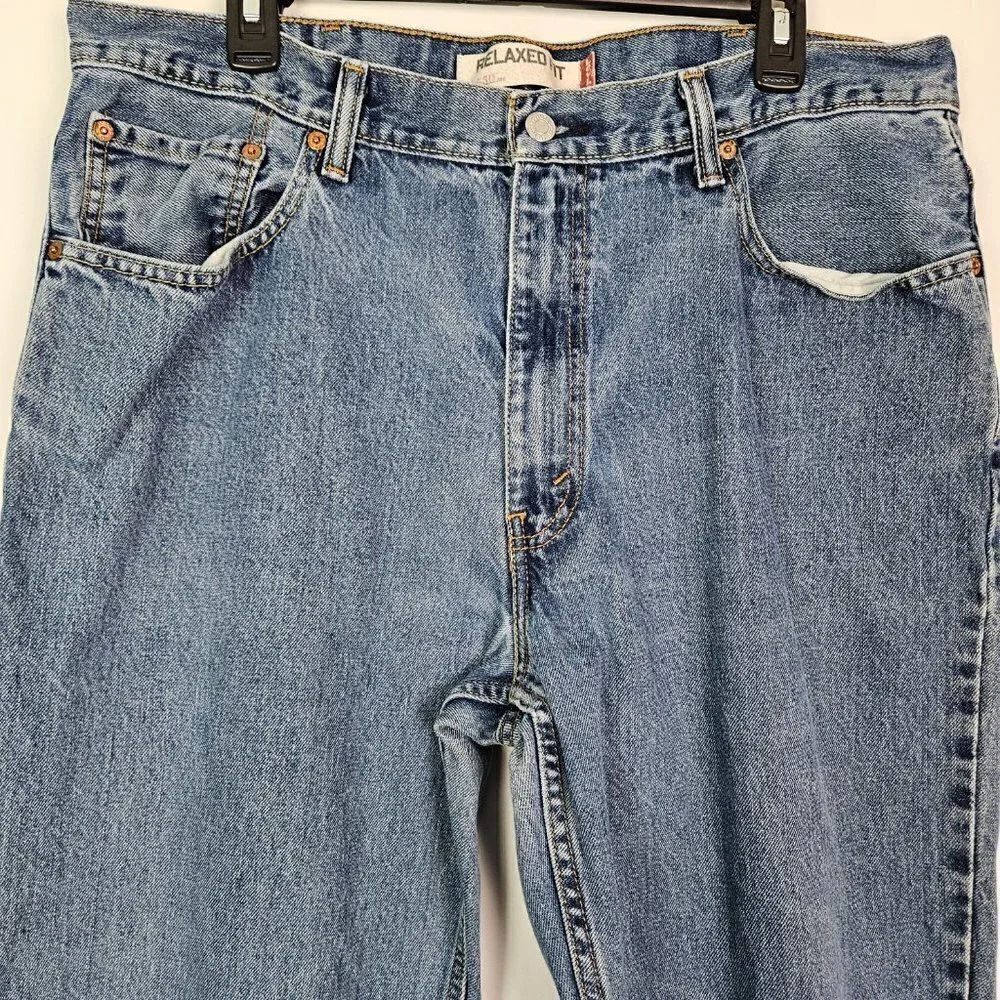 VTG Levi's 550 Relaxed Fit 100% Cotton Medium Wash Jean
